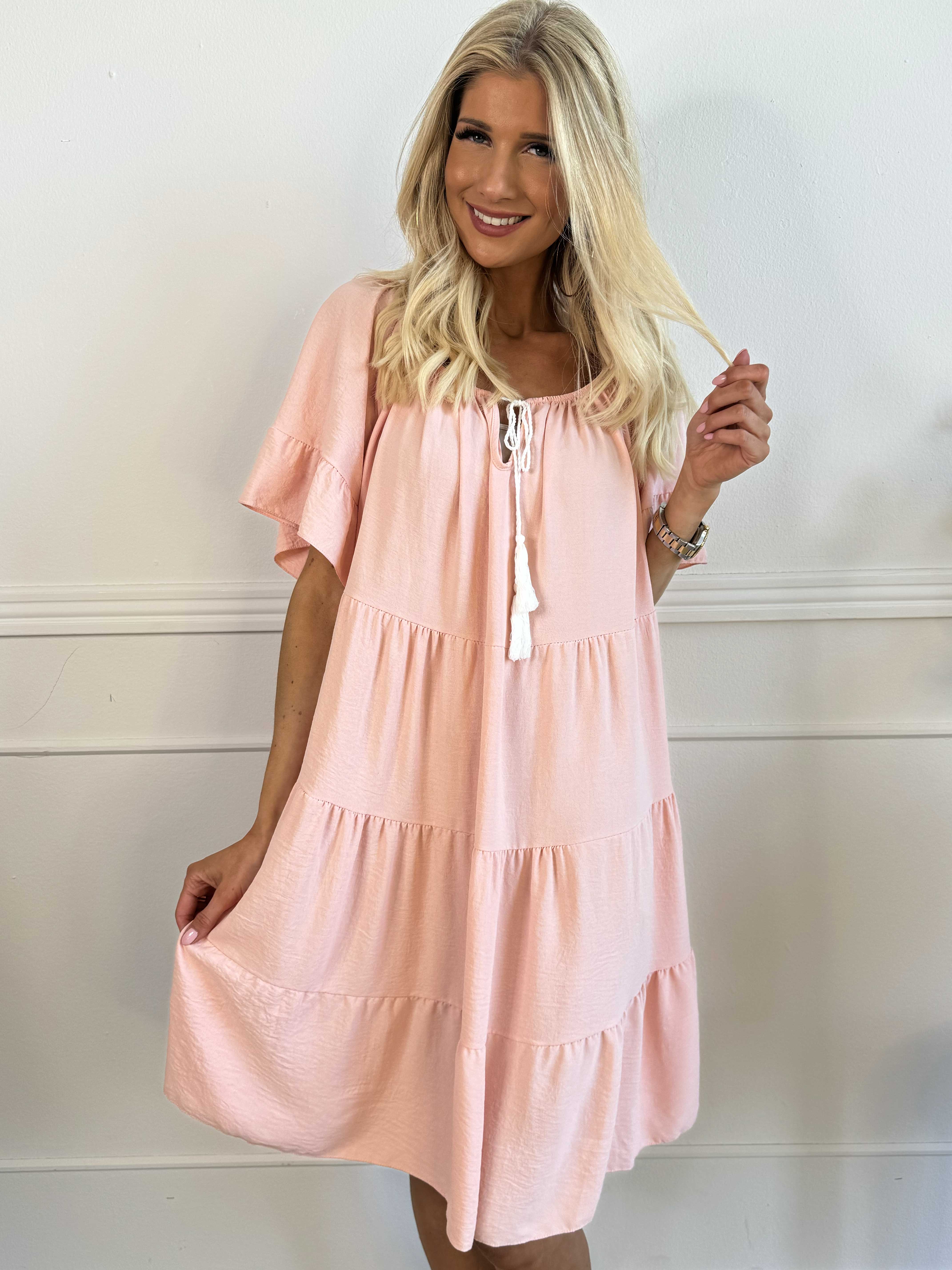 Murcia - Klänning i viskos med lager på lager och elastisk halsringning